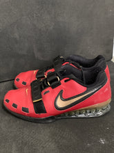 將圖片載入圖庫檢視器 Nike Romaleos 2 Red/Gold - US10 / UK9 (Pre-owned)
