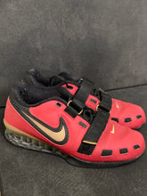 將圖片載入圖庫檢視器 Nike Romaleos 2 Red/Gold - US10 / UK9 (Pre-owned)
